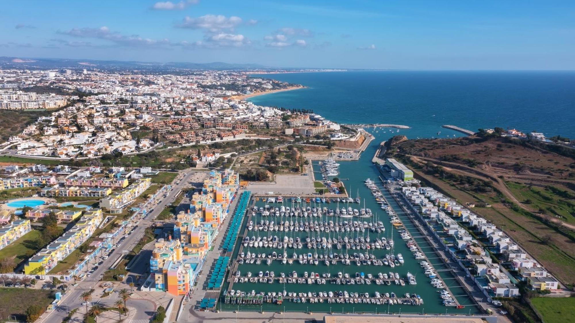 Bnb Homes Ocean View Apartment With Huge Sunny Terrace, 2 Swimming Pools & Tennis Court Albufeira Bagian luar foto